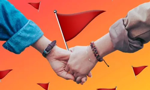 Lifestyle: रिश्ते में ये 5 Red Flags को जरूर करें नोटिस Lifestyle: रिश्ते में ये 5 Red Flags को जरूर करें नोटिस