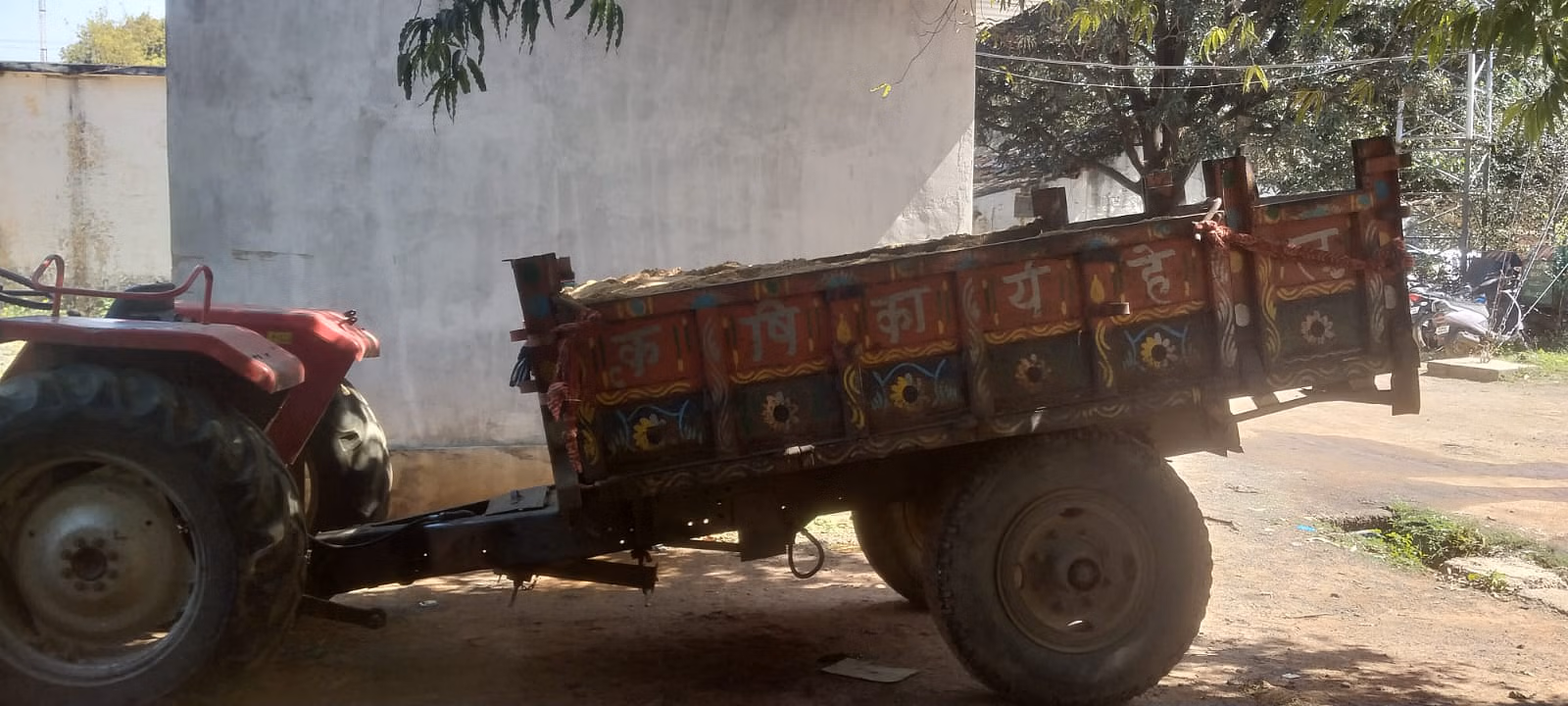 Shahdol: दिनदहाड़े रेत का अवैध उत्खनन करते ट्रैक्टर जब्त Shahdol: दिनदहाड़े रेत का अवैध उत्खनन करते ट्रैक्टर जब्त