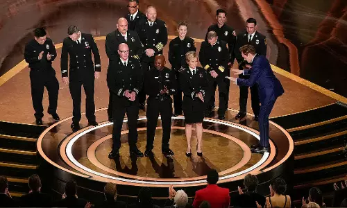 Oscars 2025: लॉस एंजिल्स के फायरफाइटर्स को स्टैंडिंग ओवेशन मिला