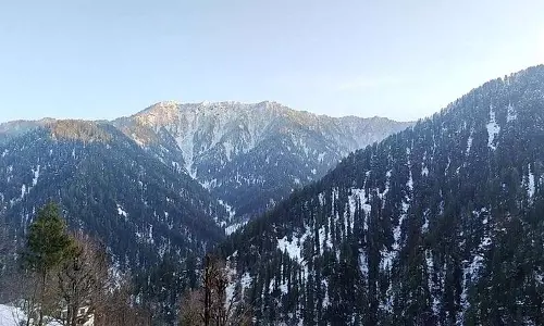 धूप ने बर्फ से ढके Doda क्षेत्र को सर्दियों के स्वर्ग में बदल दिया धूप ने बर्फ से ढके Doda क्षेत्र को सर्दियों के स्वर्ग में बदल दिया