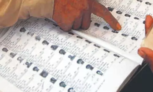 Haryana : मतदाता सूची से नाम गायब, निवासियों का आरोप Haryana : मतदाता सूची से नाम गायब, निवासियों का आरोप