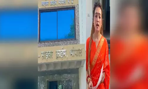 महाकुंभ से चर्चा में आई हर्षा रिछारिया की सोशल मीडिया पर 55 फेक आईडी, पुलिस से की शिकायत महाकुंभ से चर्चा में आई हर्षा रिछारिया की सोशल मीडिया पर 55 फेक आईडी, पुलिस से की शिकायत