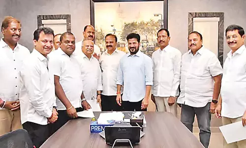 CM Revanth Reddy: राज्य सरकार पोल्ट्री क्षेत्र के विकास के लिए हर संभव प्रयास करेगी CM Revanth Reddy: राज्य सरकार पोल्ट्री क्षेत्र के विकास के लिए हर संभव प्रयास करेगी