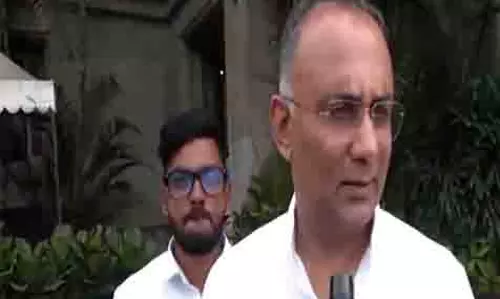 कर्नाटक के मंत्रियों ने विधानसभा में रिक्लाइनर लगाने के प्रस्ताव का किया बचाव कर्नाटक के मंत्रियों ने विधानसभा में रिक्लाइनर लगाने के प्रस्ताव का किया बचाव