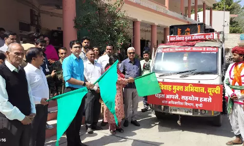 Bundi : जिला कलेक्टर ने बाल विवाह रोकथाम जागरूकता रथ को हरी झंडी दिखाकर किया रवाना