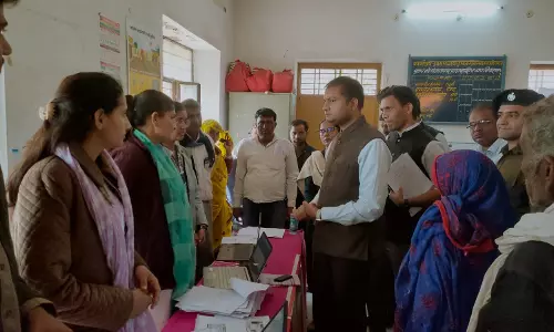 Khairthal-Tijara: अतिरिक्त जिला कलेक्टर ने अधिकारियों की साप्ताहिक समीक्षा बैठक ली