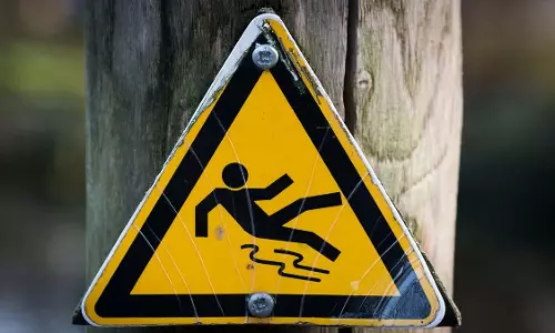 Hit-And-Run: तेज रफ्तार कार की टक्कर से दादर फूल विक्रेता की मौत, ड्राइवर फरार Hit-And-Run: तेज रफ्तार कार की टक्कर से दादर फूल विक्रेता की मौत, ड्राइवर फरार