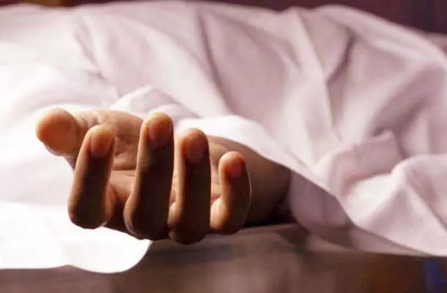 महिला अधिकारी ने धोखे में रखा, प्यार कर रहे शख्स ने किया सुसाइड महिला अधिकारी ने धोखे में रखा, प्यार कर रहे शख्स ने किया सुसाइड