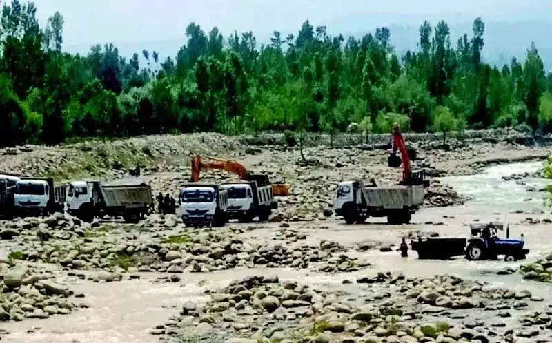 DMO बडगाम ने शाली गंगा नाले में अवैध खनन के लिए एनकेसी प्रोजेक्ट्स को नोटिस जारी किया DMO बडगाम ने शाली गंगा नाले में अवैध खनन के लिए एनकेसी प्रोजेक्ट्स को नोटिस जारी किया