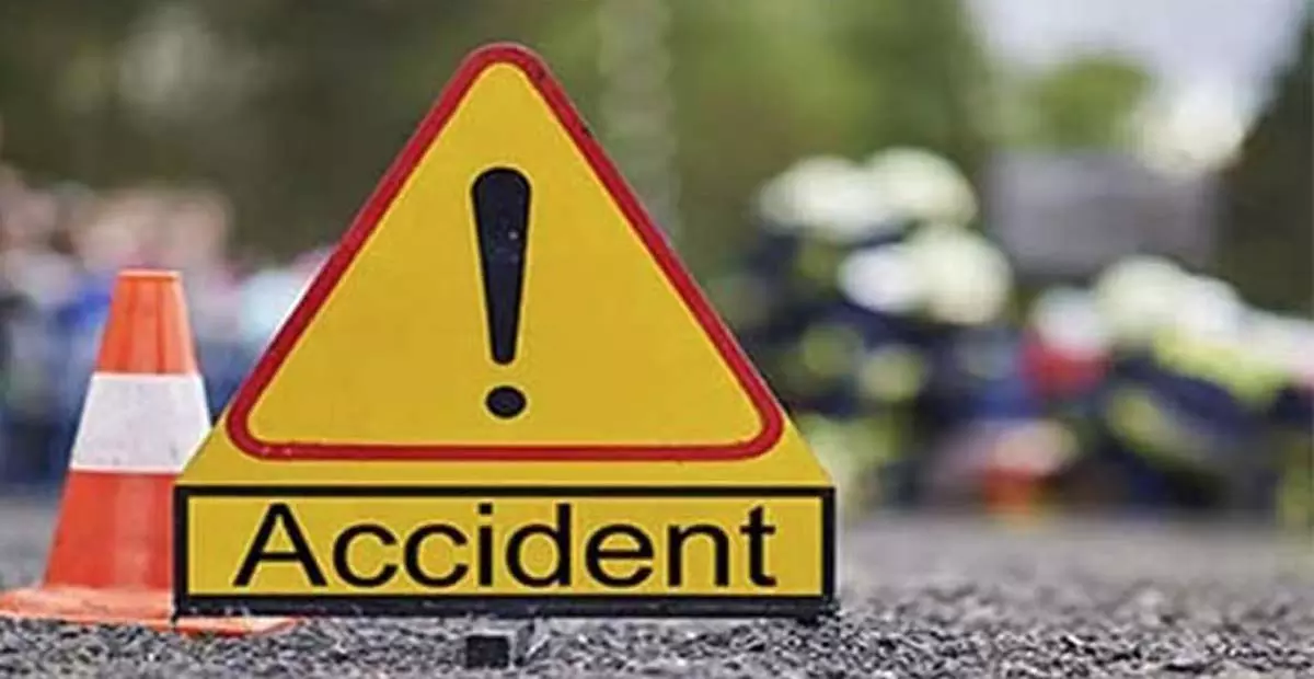 Karnataka: बेंगलुरू-चेन्नई राजमार्ग पर कार-बाइक की टक्कर में चार लोगों की मौत Karnataka: बेंगलुरू-चेन्नई राजमार्ग पर कार-बाइक की टक्कर में चार लोगों की मौत