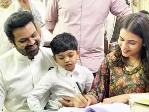 Manchu Manoj ने पत्नी मौनिका से कहा- तू तूफ़ानों में मेरा सहारा रही है, तू अराजकता में मेरा शांत स्वभाव रही है Manchu Manoj ने पत्नी मौनिका से कहा- तू तूफ़ानों में मेरा सहारा रही है, तू अराजकता में मेरा शांत स्वभाव रही है