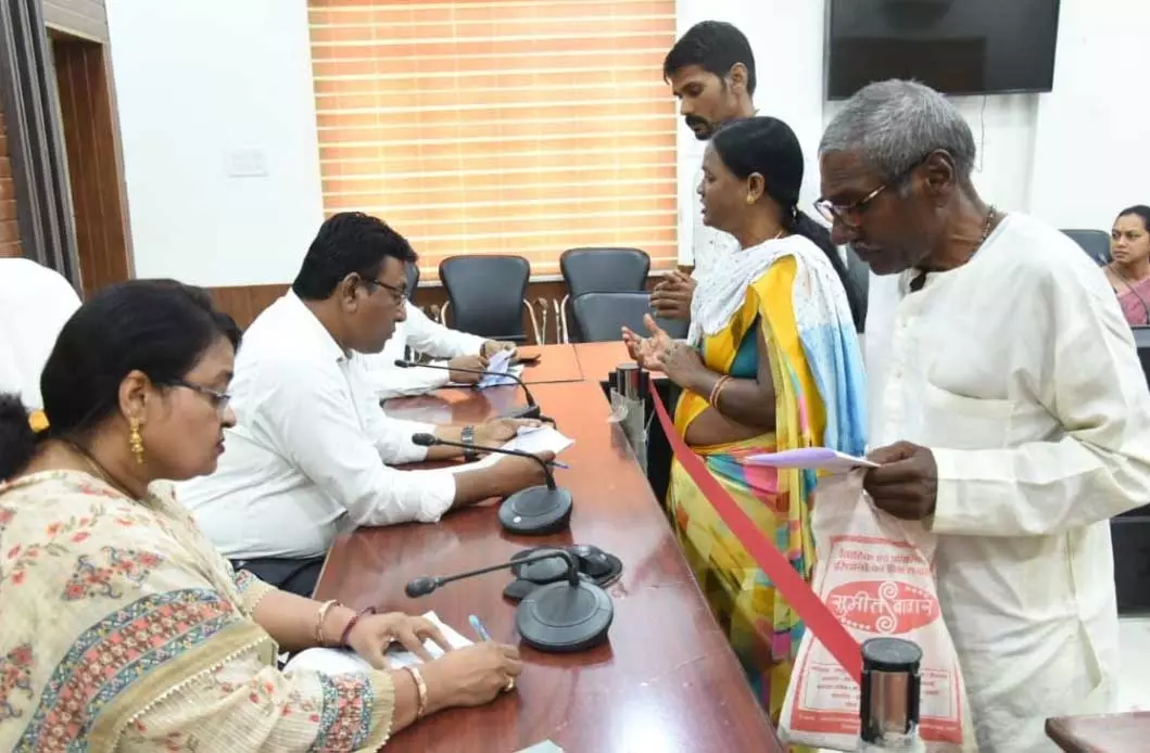 सफाई कर्मचारी परेशान, तीन महीने में एक बार मिल रहा वेतन सफाई कर्मचारी परेशान, तीन महीने में एक बार मिल रहा वेतन