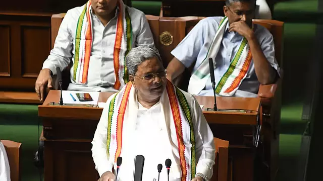धन की उपलब्धता के आधार पर ठेकेदारों के बिलों का निपटान: CM Siddaramaiah धन की उपलब्धता के आधार पर ठेकेदारों के बिलों का निपटान: CM Siddaramaiah