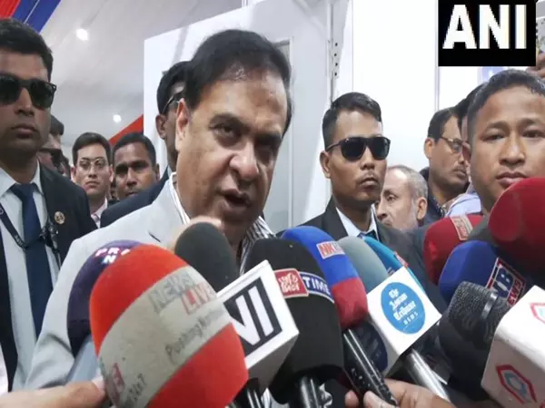 CM ने कांग्रेस से उसके शासन के दौरान एपीएससी नकद-के-लिए-नौकरी घोटाले पर माफ़ी की मांग की CM ने कांग्रेस से उसके शासन के दौरान एपीएससी नकद-के-लिए-नौकरी घोटाले पर माफ़ी की मांग की