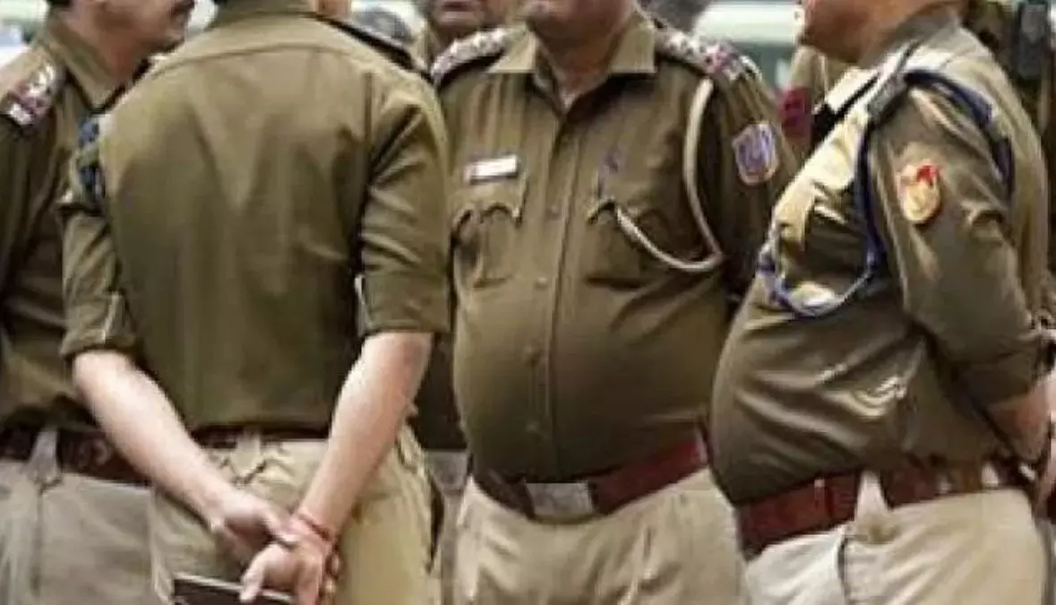 Lakhimpur Kheri: भारतीय किसान संगठन के कार्यकर्ताओं को पुलिस ने आंबेडकर पार्क में ही रोक लिया Lakhimpur Kheri: भारतीय किसान संगठन के कार्यकर्ताओं को पुलिस ने आंबेडकर पार्क में ही रोक लिया