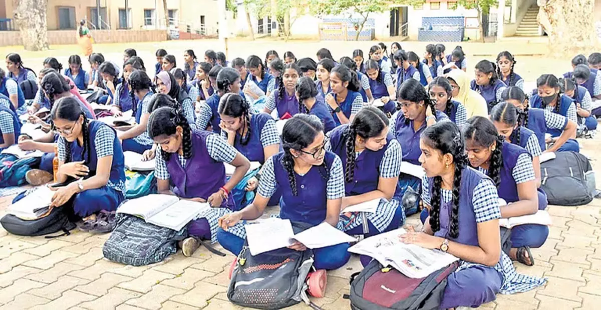 Tamil Nadu: तमिलनाडु में कक्षा 12 की बोर्ड परीक्षा शुरू Tamil Nadu: तमिलनाडु में कक्षा 12 की बोर्ड परीक्षा शुरू