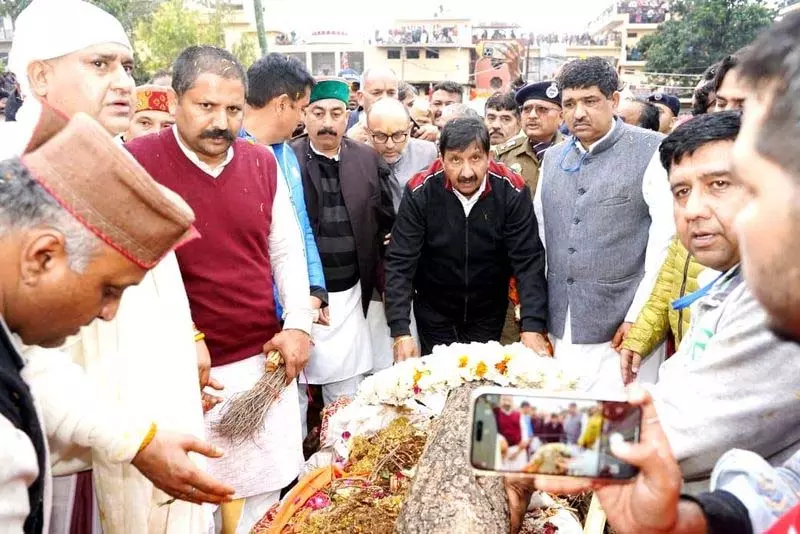 स्वामी सुग्रीवानंद महाराज का राजकीय सम्मान के साथ अंतिम संस्कार किया गया स्वामी सुग्रीवानंद महाराज का राजकीय सम्मान के साथ अंतिम संस्कार किया गया