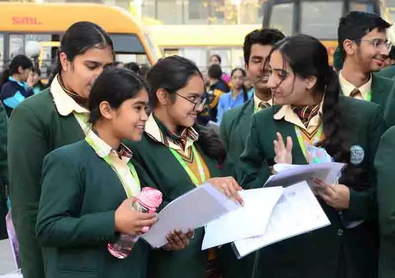 CBSE की दोहरी परीक्षा के प्रस्ताव पर मिली-जुली प्रतिक्रिया CBSE की दोहरी परीक्षा के प्रस्ताव पर मिली-जुली प्रतिक्रिया