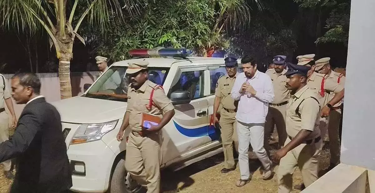 Andhra: पोसानी कृष्ण मुरली को जेल में स्थानांतरित कर दिया गया Andhra: पोसानी कृष्ण मुरली को जेल में स्थानांतरित कर दिया गया