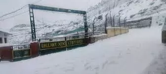 Himachal के पहाड़ी क्षेत्रों में बर्फबारी प्रशासन जारी की अलर्ट Himachal के पहाड़ी क्षेत्रों में बर्फबारी प्रशासन जारी की अलर्ट