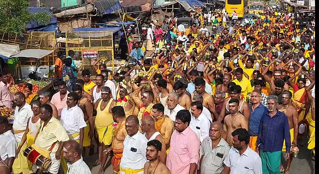 नाथम मरिअम्मन मंदिर महोत्सव: बड़ी संख्या में श्रद्धालुओं ने लिया पवित्र जल नाथम मरिअम्मन मंदिर महोत्सव: बड़ी संख्या में श्रद्धालुओं ने लिया पवित्र जल