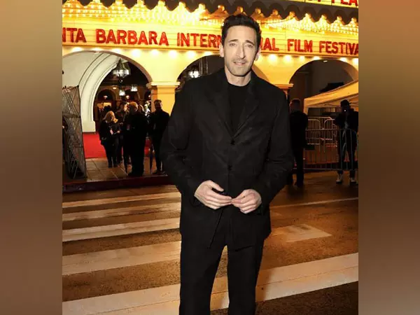 Adrian Brody ने ऑस्कर में गम फेंकने की घटना के बारे में बताया Adrian Brody ने ऑस्कर में गम फेंकने की घटना के बारे में बताया