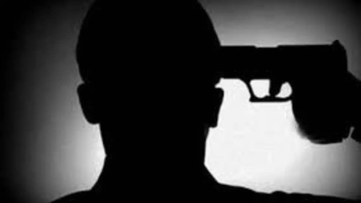 Moradabad: सिपाही ने खुद को गोली मारकर की आत्महत्या Moradabad: सिपाही ने खुद को गोली मारकर की आत्महत्या