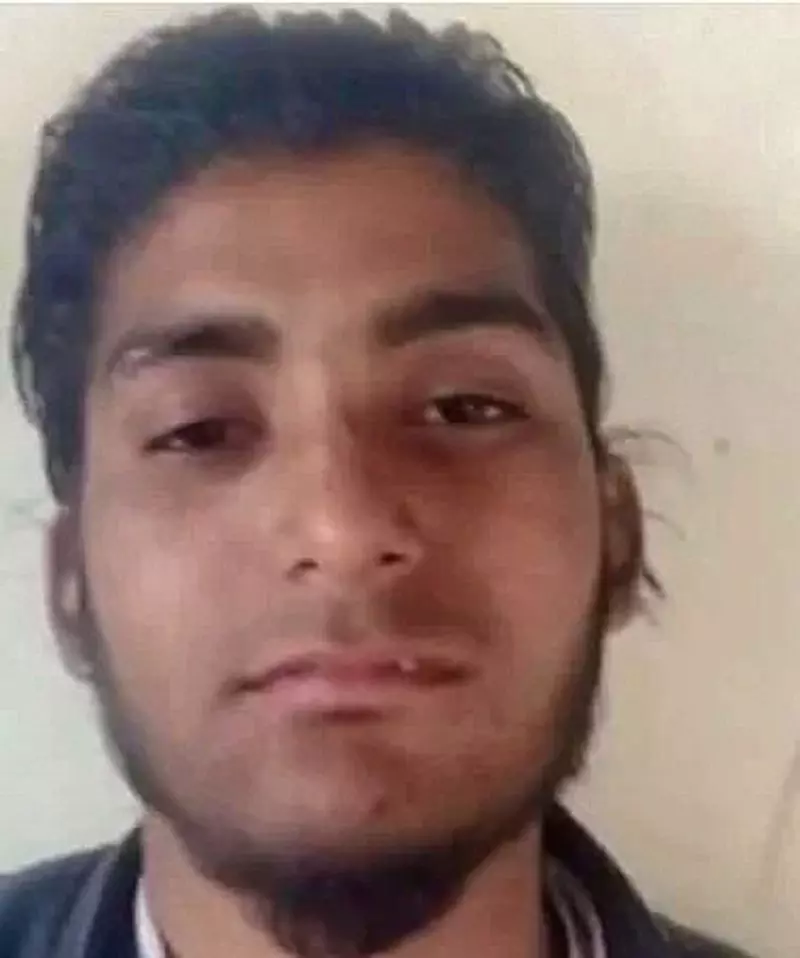 19 वर्षीय संदिग्ध आतंकवादी गिरफ्तार, दो हथगोले भी बरामद 19 वर्षीय संदिग्ध आतंकवादी गिरफ्तार, दो हथगोले भी बरामद