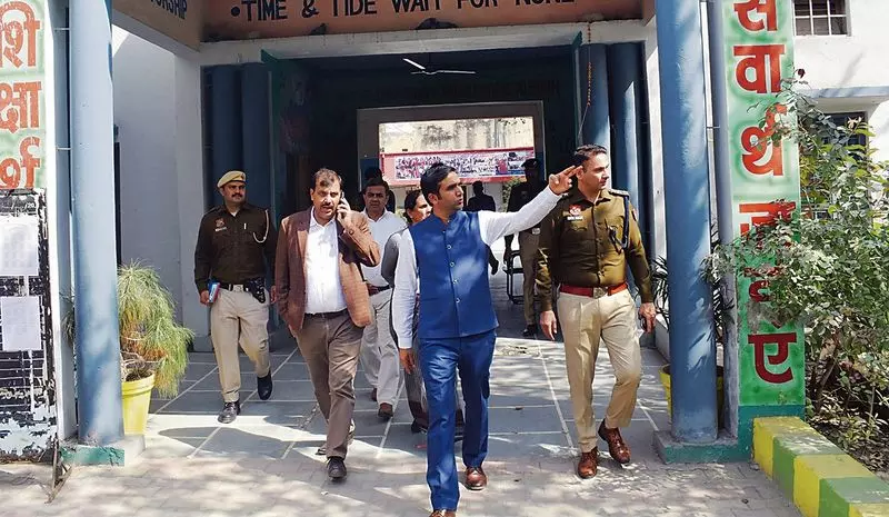 Haryana : सोनीपत डीसी ने कार्यभार संभाला, पुलिस ने सात लोगों को किया गिरफ्तार Haryana : सोनीपत डीसी ने कार्यभार संभाला, पुलिस ने सात लोगों को किया गिरफ्तार