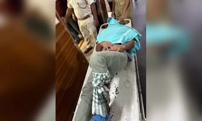 पुलिस मुठभेड़ में खूंखार अपराधी घायल, हालत गंभीर पुलिस मुठभेड़ में खूंखार अपराधी घायल, हालत गंभीर