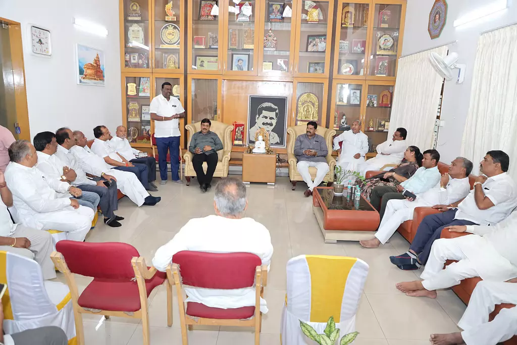 बलदोटा फैक्ट्री विस्तार का लोगों ने किया विरोध: सीएम ने तैयारियां रोकने का दिया आदेश बलदोटा फैक्ट्री विस्तार का लोगों ने किया विरोध: सीएम ने तैयारियां रोकने का दिया आदेश
