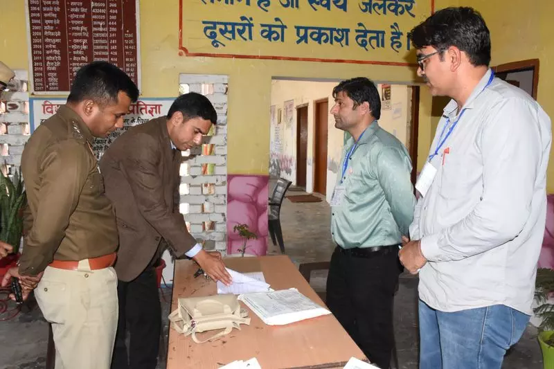 Haryana : झज्जर में परीक्षा केंद्र के पास खड़े छह वाहन जब्त Haryana : झज्जर में परीक्षा केंद्र के पास खड़े छह वाहन जब्त