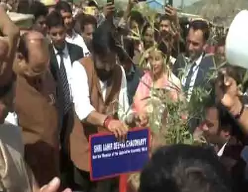 दिल्ली सरकार का लक्ष्य एक साल के भीतर लैंडफिल साइट को हरित भूमि में बदलना है: CM रेखा गुप्ता दिल्ली सरकार का लक्ष्य एक साल के भीतर लैंडफिल साइट को हरित भूमि में बदलना है: CM रेखा गुप्ता