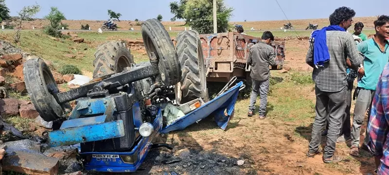 Damoh: ट्रैक्टर के सामने आई गाय अनियंत्रित होकर पुल से नीचे गिरा वाहन , ड्राइवर घायल Damoh: ट्रैक्टर के सामने आई गाय अनियंत्रित होकर पुल से नीचे गिरा वाहन , ड्राइवर घायल