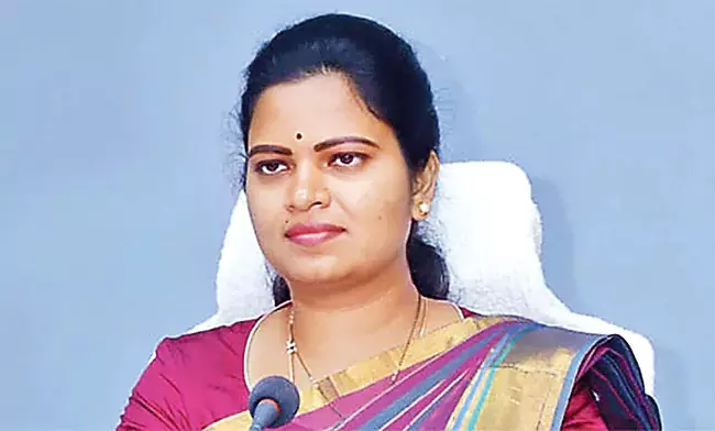 Andhra: विदादाला रजनी के इर्द-गिर्द एसीबी का जाल Andhra: विदादाला रजनी के इर्द-गिर्द एसीबी का जाल