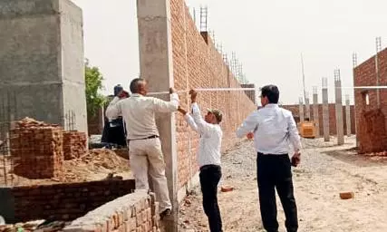 Ghaziabad: जीडीए की टीम ने सीलिंग की कार्रवाई की Ghaziabad: जीडीए की टीम ने सीलिंग की कार्रवाई की