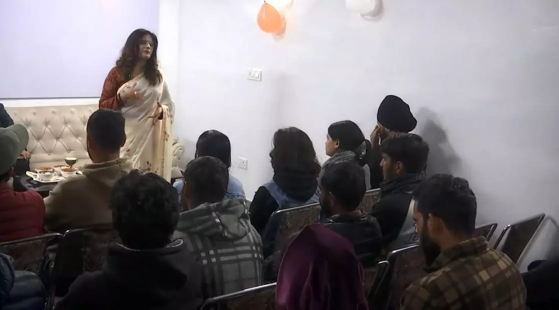 राजौरी में ऑफिसर्स IAS कोचिंग संस्थान का उद्घाटन राजौरी में ऑफिसर्स IAS कोचिंग संस्थान का उद्घाटन