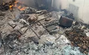 Giridih: किराना दुकान में आग लगने से लाखों का नुकसान Giridih: किराना दुकान में आग लगने से लाखों का नुकसान
