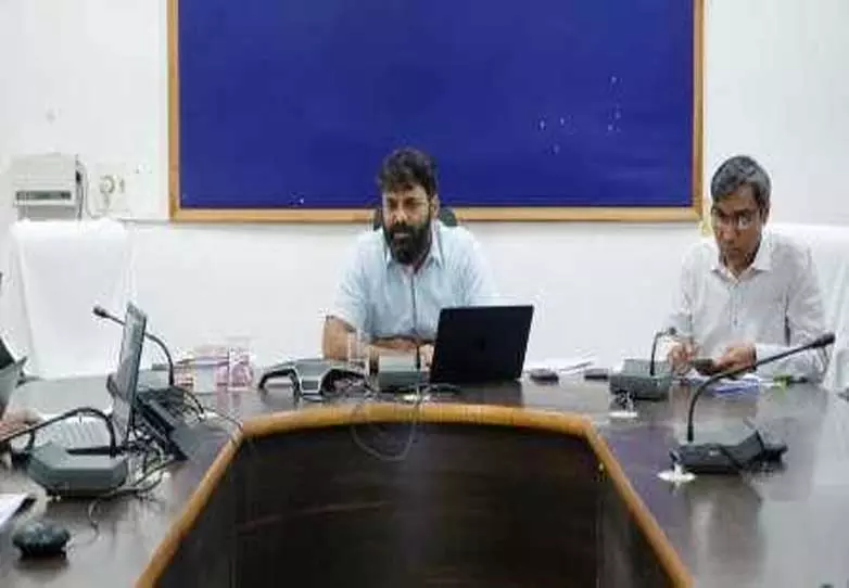 राजस्व न्यायालयों में लंबित प्रकरणों का करें त्वरित निराकरण: कलेक्टर राजस्व न्यायालयों में लंबित प्रकरणों का करें त्वरित निराकरण: कलेक्टर