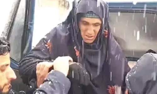 भारी बर्फबारी के बीच, बीकन अधिकारियों ने कुपवाड़ा के कालारूस में गर्भवती महिला को बचाया