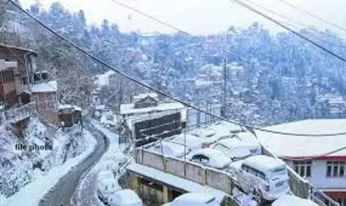 Himachal Pradesh: कई इलाकों में लगातार बर्फबारी, ऑरेंज अलर्ट जारी Himachal Pradesh: कई इलाकों में लगातार बर्फबारी, ऑरेंज अलर्ट जारी