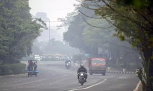 दिल्ली-एनसीआर में मौसम में अचानक बदलाव, पहाड़ी इलाकों में बर्फबारी का असर दिल्ली-एनसीआर में मौसम में अचानक बदलाव, पहाड़ी इलाकों में बर्फबारी का असर