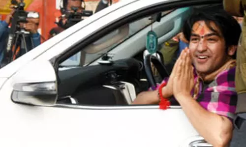 बुंदेलखंड स्वास्थ्य और शिक्षा के मामले में अग्रणी होगा: धीरेंद्र कृष्ण शास्त्री