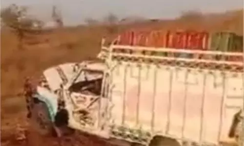 MP News: लोडिंग वाहनों में जोरदार भिड़ंत, युवक की दर्दनाक मौत