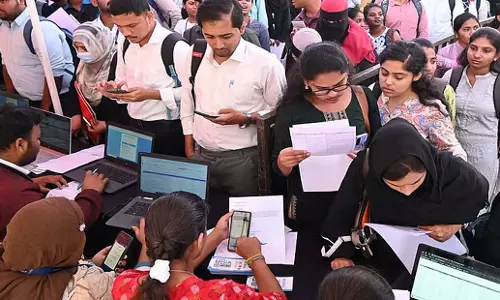 Odisha: अभ्यर्थी सरकारी भर्ती प्रणाली की सीबीआई जांच की मांग कर रहे Odisha: अभ्यर्थी सरकारी भर्ती प्रणाली की सीबीआई जांच की मांग कर रहे