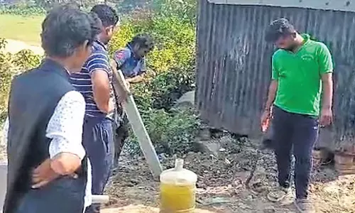 Odisha: पश्चिम बंगाल के अधिकारियों द्वारा खंभे लगाने से सीमा विवाद बढ़ा Odisha: पश्चिम बंगाल के अधिकारियों द्वारा खंभे लगाने से सीमा विवाद बढ़ा