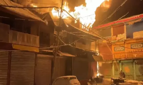 Jammu and Kashmir: शोपियां के हेरागाम बाजार में लगी भीषण आग
