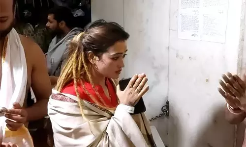 Harsha Richaria ने बाबा महाकाल की भस्म आरती में भाग लिया