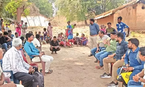 Odisha : गांव वाले अधिकारियों से मदद की गुहार लगा रहे