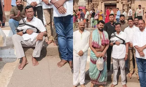 Odisha: लिंगराज मंदिर परिसर में कांग्रेस अध्यक्ष भक्त दास की तस्वीरें विवाद का विषय